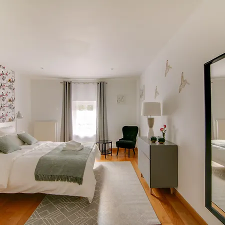 La Des Ducs Bed & Breakfast 3*