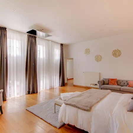 Couette-café La Des Ducs 3*