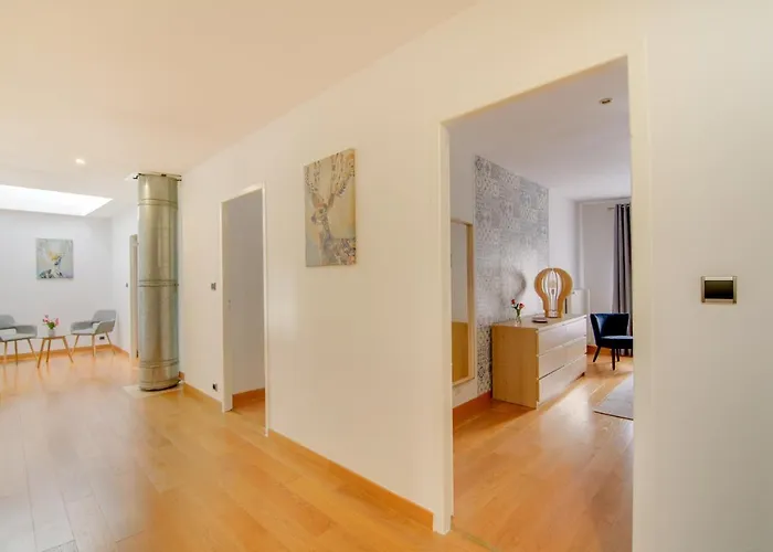 La Des Ducs Bed & Breakfast 3*